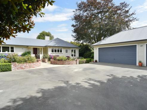 77 Watsons Road, Harewood