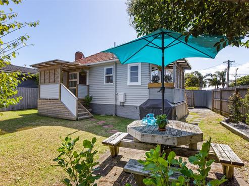 2/13 Salisbury Road, Birkdale