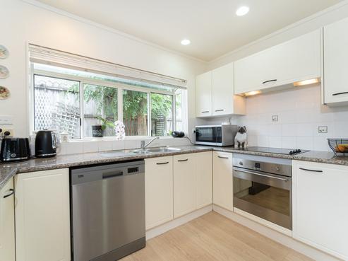 2/24 Philson Terrace, Browns Bay