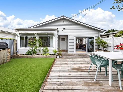 240 Meola Road, Point Chevalier