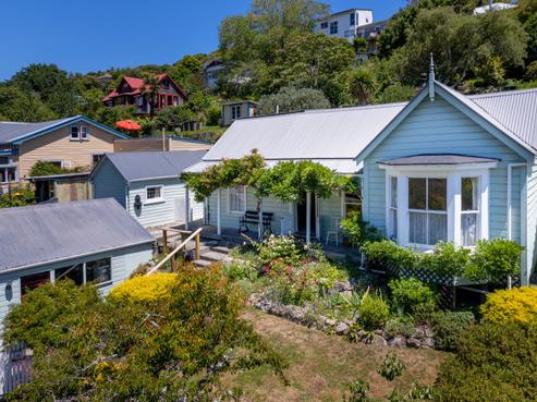 16 Russell Street, Stepneyville