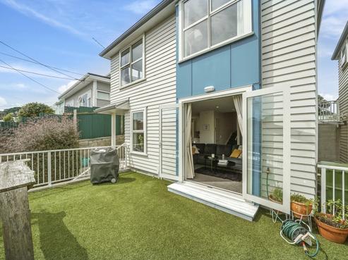 2/21 Luxford Street, Berhampore