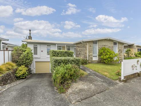 18 Maple Grove, Kingston