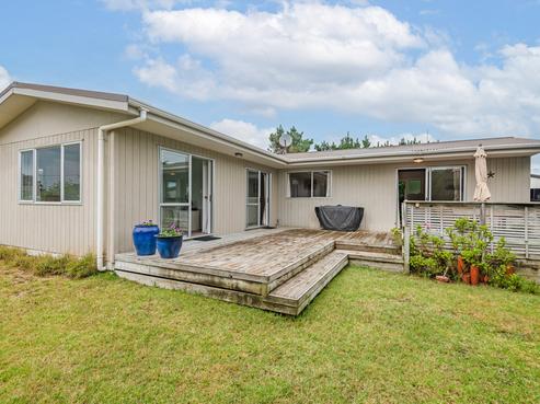 25 Te Kiri Street, Himatangi Beach