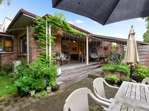 100 Albert Street, Hamilton East