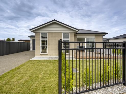 15 West Place, Greenmeadows