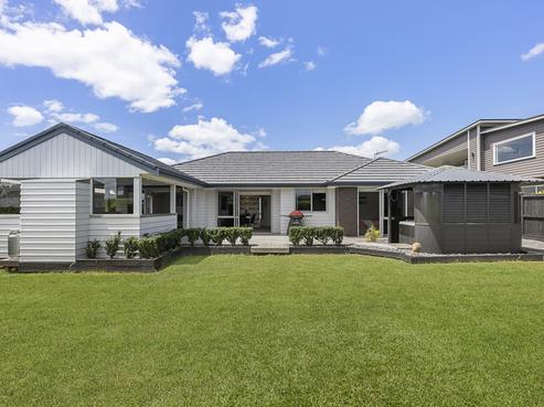6 Defender Crescent, Beachlands
