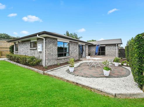 30 Pointon Glade, Grandview Heights