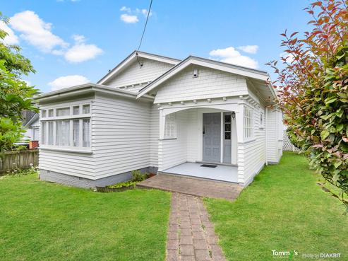 18 Reading Street, Karori