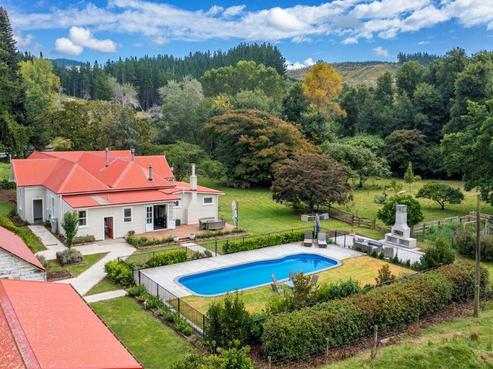 1731 Waingake Road, Muriwai