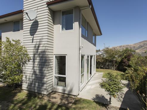 32 Hunter Crescent, Wanaka