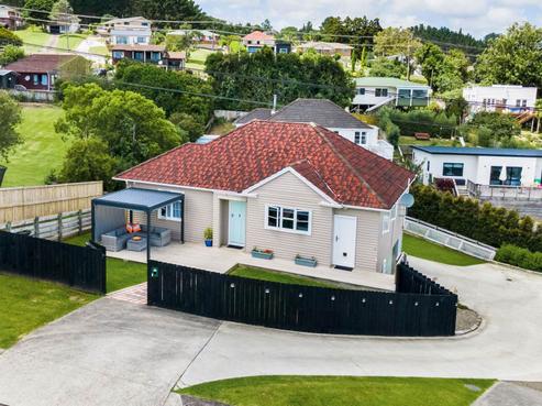 8 Saint James Avenue, Helensville