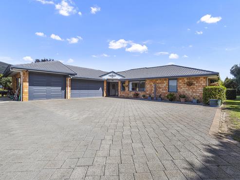 230 The Oaks Drive, Leamington