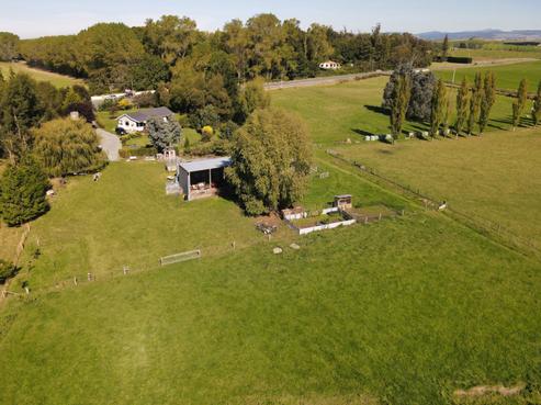 560 Alma-maheno Road, Deborah