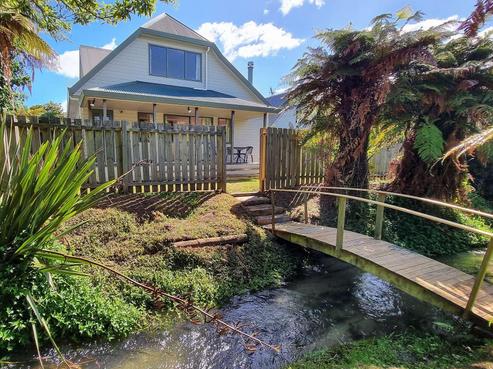 65 Robinson Avenue, Holdens Bay