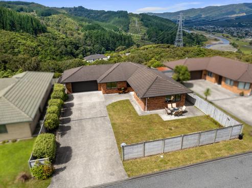 19 Percy Kinsman Crescent, Riverstone Terraces