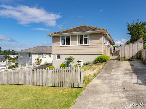 11 Penguin Grove, Waitangirua