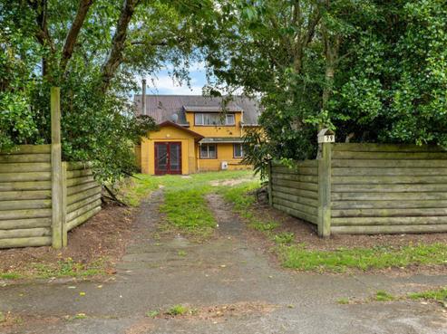79 South Road, Manaia