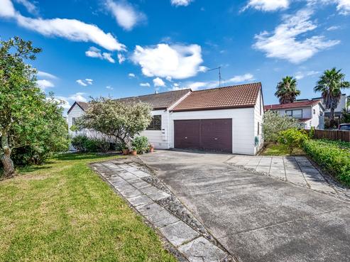 22 Orinda Close, Botany Downs