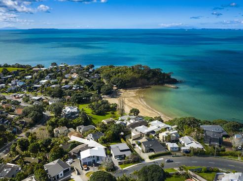 63 Beach Road, Castor Bay