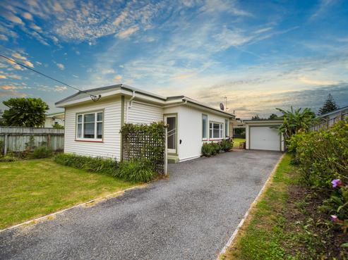 15 The Avenue, Otaki Beach