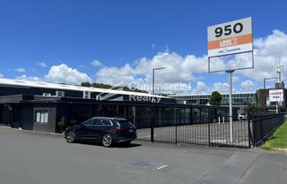 Road Front 600Sqm Retail Showroom
