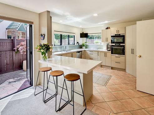 2/139 Knights Road, Central Hutt