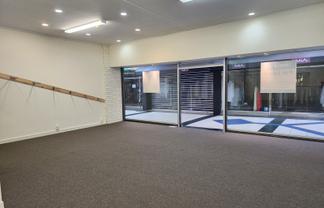 Compact office or retail opportunity!