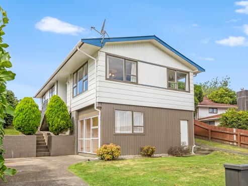 16 Dakota Grove, Totara Park