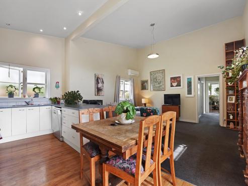 25 Russell Street, Stepneyville