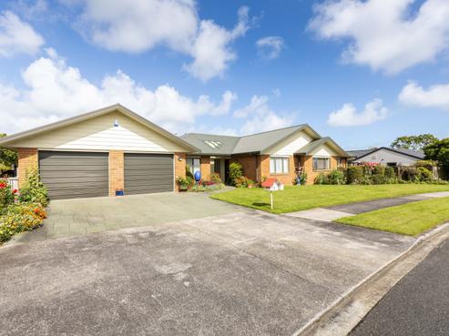 16 Kinross Drive, Merrilands