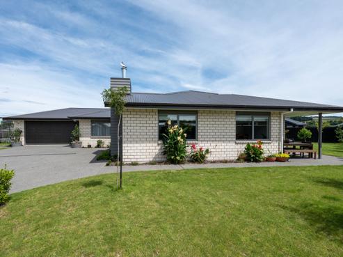 8 Larches Lane, Kinloch