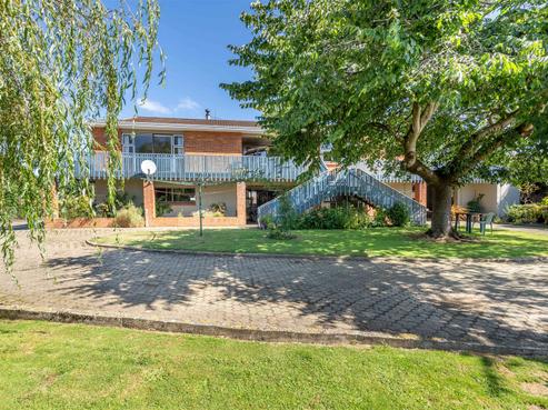 147 East Road, Ascot