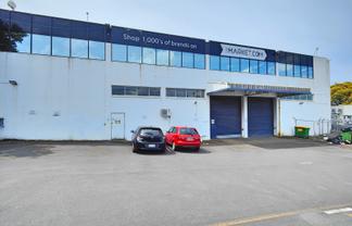 Newmarket standalone office with 876sqm warehouse