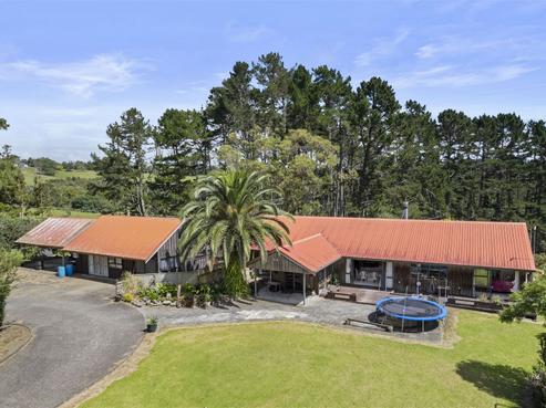 10 Whites Road, Whitford