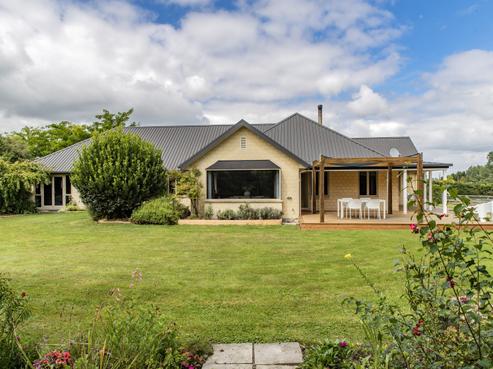 23 Davis Road, Cust