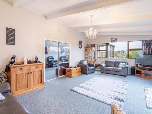 2 Hamilton Avenue, Winton