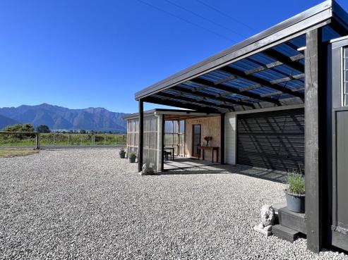 144 Camelback Road, Kokatahi