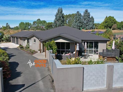 17 Grove Avenue, Weston