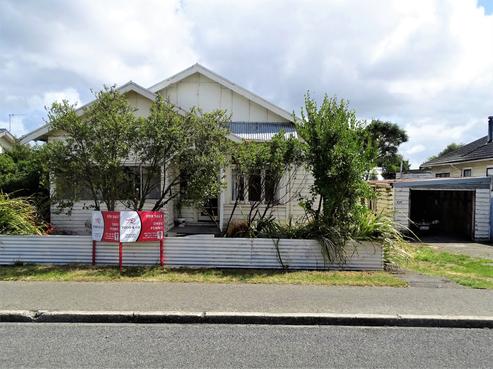 127 Pomona Street, Strathern
