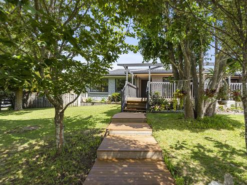 2 Towra Place, Botany Downs