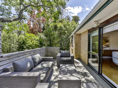 11 Woodfern Crescent, Titirangi
