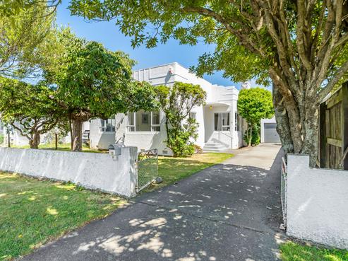 12 Saint James Avenue, Boulcott