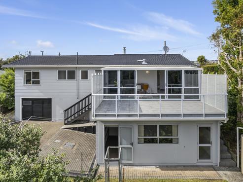 6 Burnham Road, Waitakere