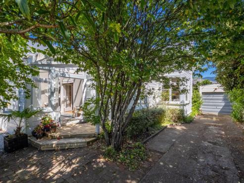 28 Weka Street, The Wood