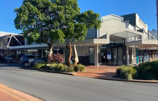 STRIKING CORNER RETAIL OR OFFICE