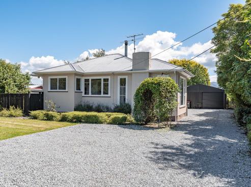 422 High Street South, Carterton