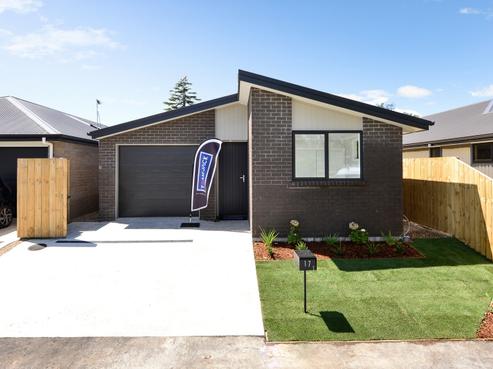 2/17 Mabian Crescent, Deanwell