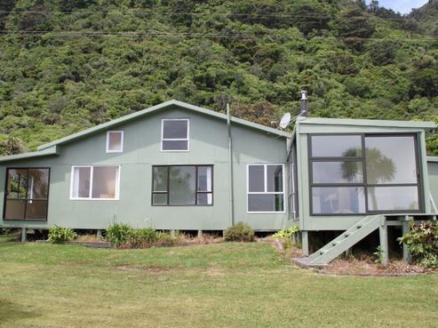 2187 Coast Road, Barrytown