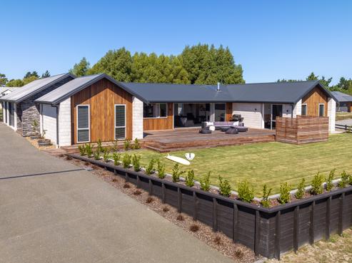 75 Queens Avenue, Waikuku Beach